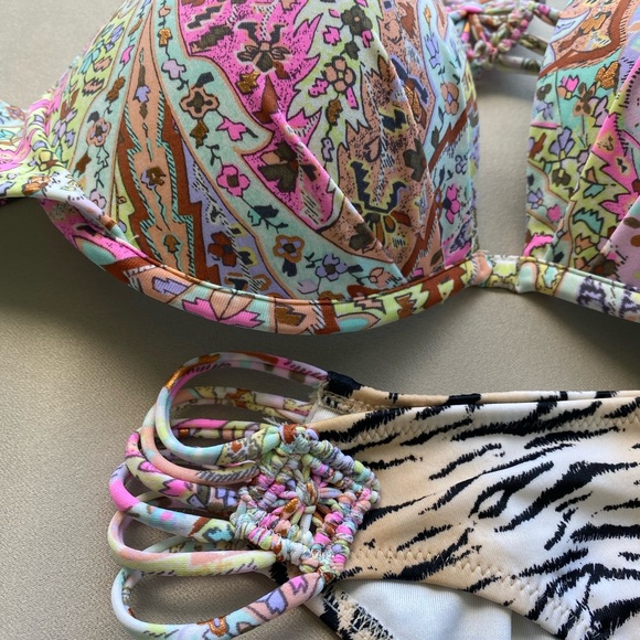 Victoria’s Secret Fabulous Crochet Macramé Bikini top 34C - Picture 8 of 12